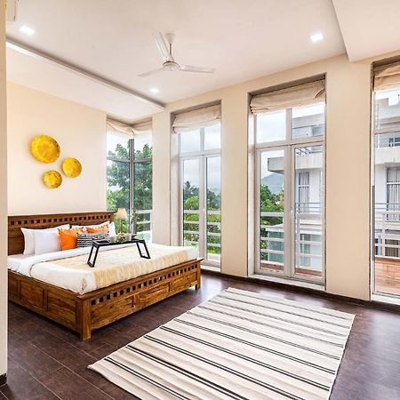 Sierra Skies By Stayvista - A Mountain-View Villa Featuring A Rooftop Swimming Pool, Jacuzzi, Turf, And A Gym For An Elevated Stay Lonavala Eksteriør billede