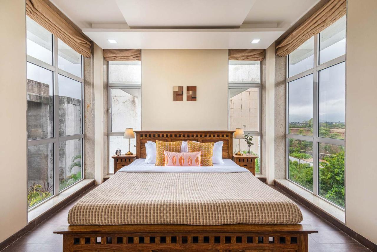 Sierra Skies By Stayvista - A Mountain-View Villa Featuring A Rooftop Swimming Pool, Jacuzzi, Turf, And A Gym For An Elevated Stay Lonavala Eksteriør billede