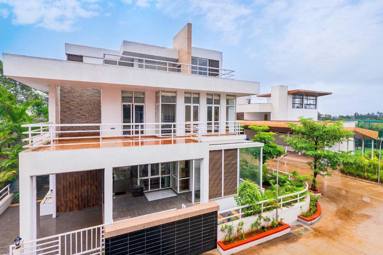 Sierra Skies By Stayvista - A Mountain-View Villa Featuring A Rooftop Swimming Pool, Jacuzzi, Turf, And A Gym For An Elevated Stay Lonavala Eksteriør billede