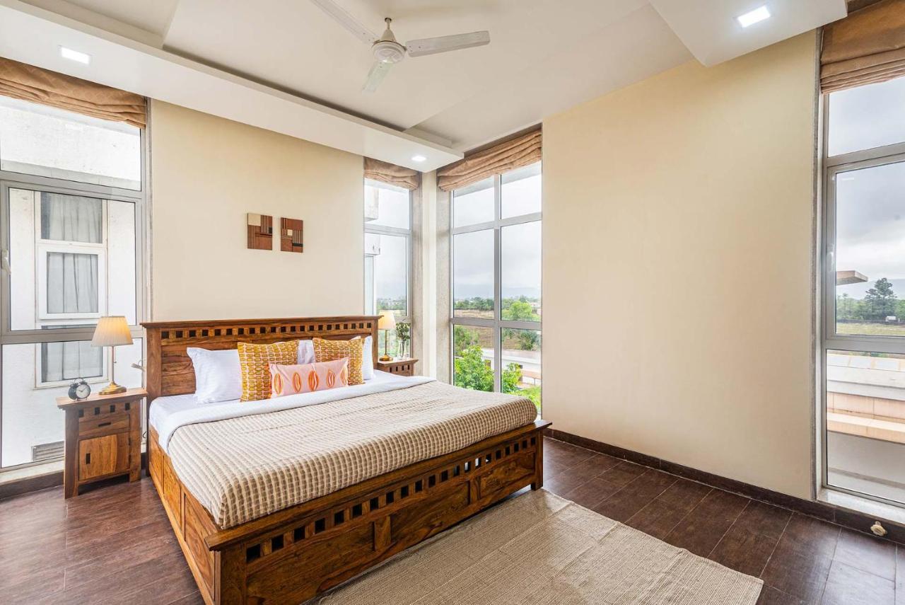 Sierra Skies By Stayvista - A Mountain-View Villa Featuring A Rooftop Swimming Pool, Jacuzzi, Turf, And A Gym For An Elevated Stay Lonavala Eksteriør billede