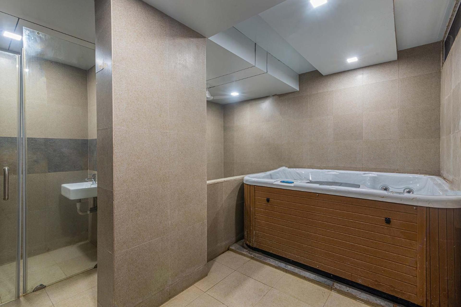 Sierra Skies By Stayvista - A Mountain-View Villa Featuring A Rooftop Swimming Pool, Jacuzzi, Turf, And A Gym For An Elevated Stay Lonavala Eksteriør billede