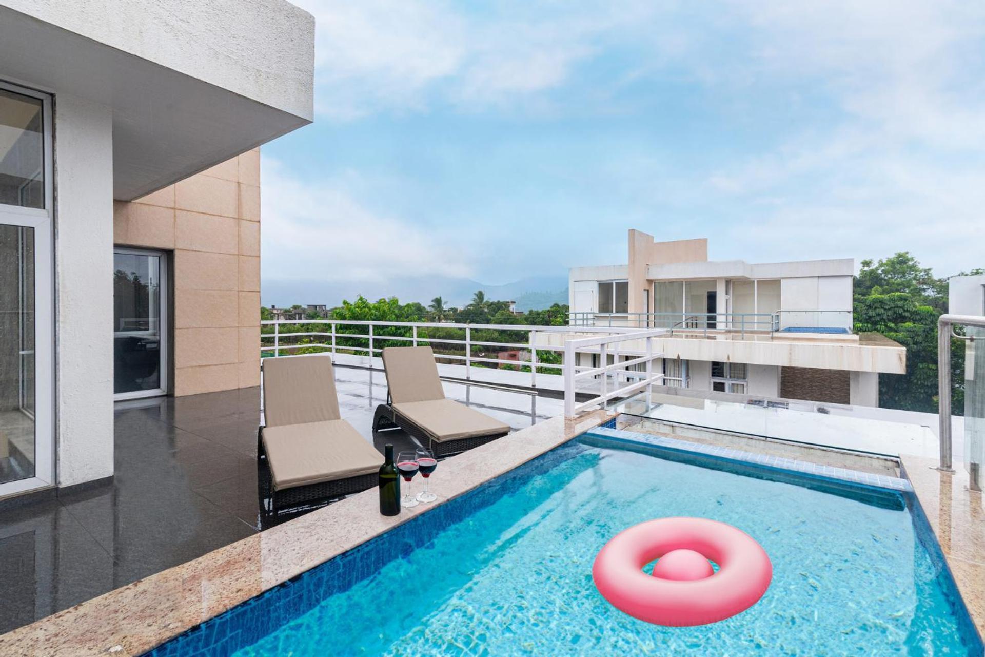 Sierra Skies By Stayvista - A Mountain-View Villa Featuring A Rooftop Swimming Pool, Jacuzzi, Turf, And A Gym For An Elevated Stay Lonavala Eksteriør billede